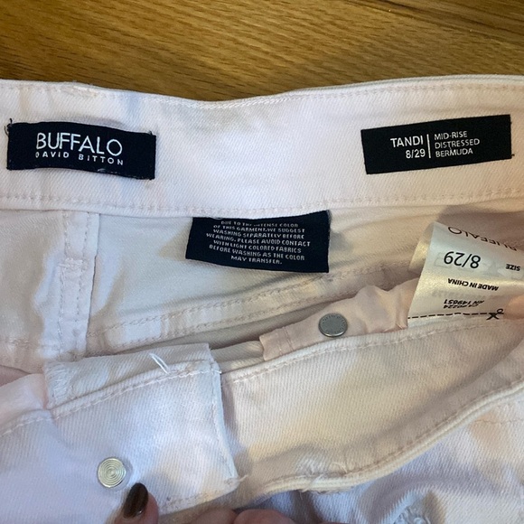Buffalo David Bitton Tandi Mid Rise Distressed Bermuda Shorts size 8/29 lt pink - Picture 5 of 6